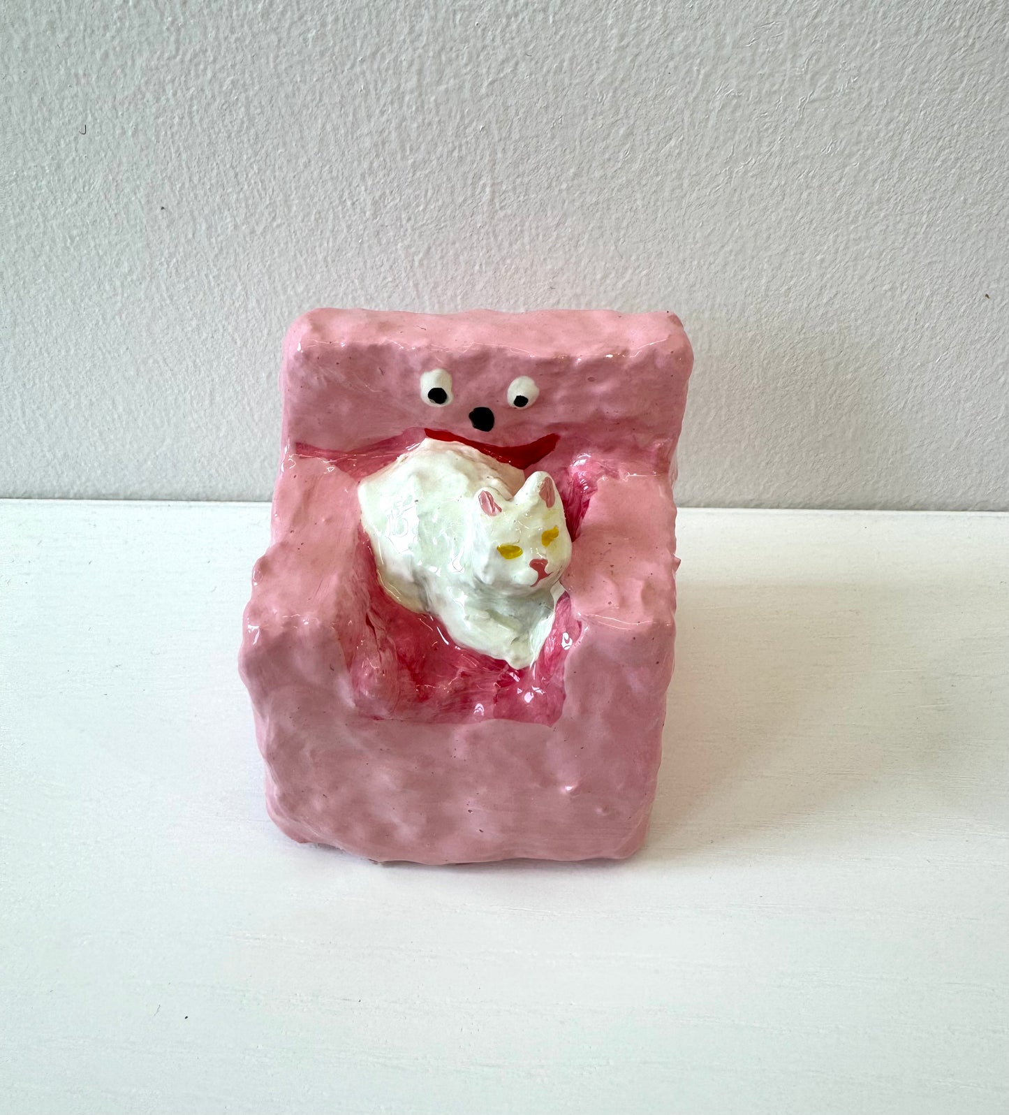 Auður Lóa Guðnadóttir Kisa í bleikum stól / Cat on a pink chair